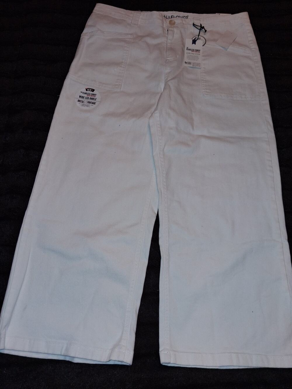 WallFlower Jeans Curvy Super High Rise, White Women's, Size 17/33 regular.